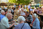 Es mundet allen an diesem Frühlingsabend