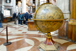 Einer der vier Globen im Prunksaal, Österreichische Nationalbibliothek, 1010 Wien, Josefsplatz