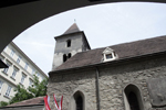 Die Ruprechtskirche, die älteste erhaltene romanische Kirche Wiens: Das erste überlieferte Dokument, in dem die Ruprechtskirche genannt wird, stammt aus dem Jahr 1200 und bezieht sich auf die Schenkung an das Schottenstift durch den Babenberger Herzog Heinrich Jasomirgott (gest. 1177).
Die Kirche ist dem Hl. Rupert (gest. 715/716) geweiht. Er ist Patron der Salzschiffer - die Verbindung St. Ruprechts mit dem Salzhandel, einem wichtigen Wirtschaftszweig vom Mittelalter bis ins 19. Jahrhundert, ist vielfach belegt. © Peter Brunner