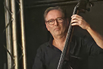 Martin Treml am Bass; © R. Kvech